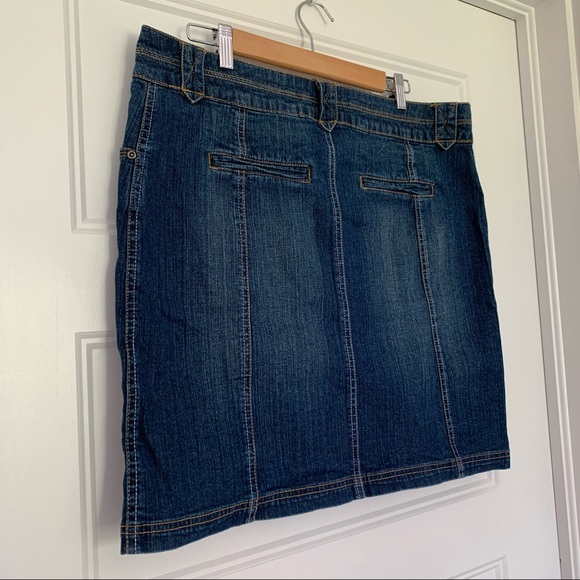 Reitmans - Stretch Denim Skirt with Buttons - Size 11 - Picture 2 of 7